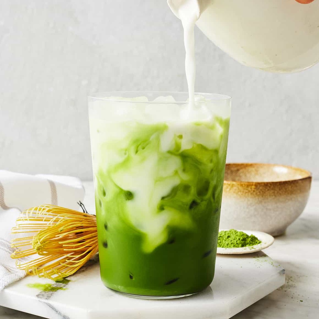 لاتيه ماتشا مثلج ( iced matcha latte)